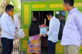 Berbagi di Tengah Pandemi Covid-19, KKB Serahkan Sembako ke Warga di Bulukumba