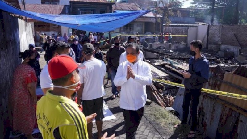 Wagub Sulsel, Andi Sudirman Sulaiman Si jago merah mengamuk di Rappokalling, Sabtu malam (9/5/2020). Tepatnya di Lorong Angsa, Jalan Walisongo, Kelurahan Tammua, Kecamatan Tallo.