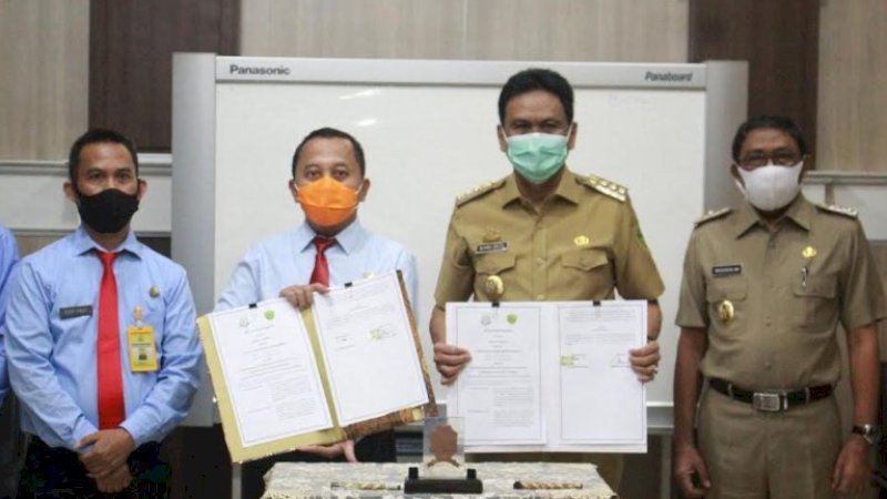 Pemerintah Kabupaten (Pemkab) Barru dan Kejaksaan Negeri (Kejari) menandatangani nota kesepahaman tentang pendampingan dan pengawalan akuntabilitas dana penanggulangan Covid-19.