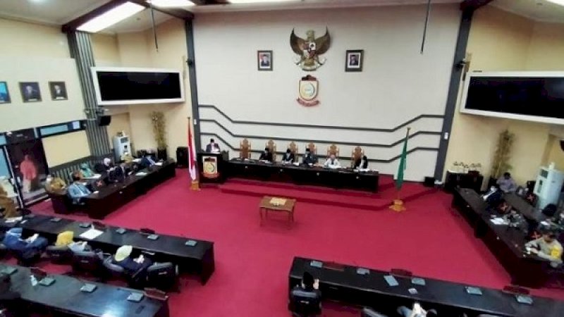 Rapat Paripurna Pengumuman Pertama Masa Sidang Ketiga di DPRD Makassar, Selasa (12/5/2020).