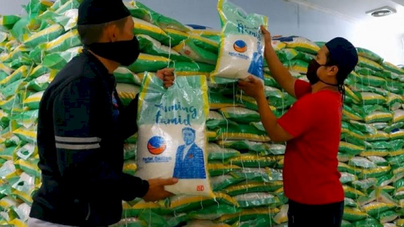 Beras yang dikemas dalam 1.000 sak berukuran 8k g, segera disalurkan ke warga prasejahtera dan yang terdampak Covid-19.