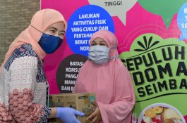 Aliyah Mustika Ilham dan PDUI Sulsel Bagi-bagi Paket Gizi untuk Ibu Hamil