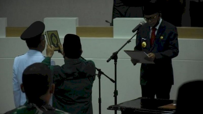 Gubernur Sulsel, Nurdin Abdullah (NA), resmi melantik Yusran Jusuf sebagai Penjabat (Pj) Wali Kota Makassar di tengah pandemi Covid-19. 
