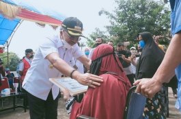 Launching Penyerahan Bansos, Bupati Jeneponto: Jangan yang Punya Mobil Dapat Bantuan