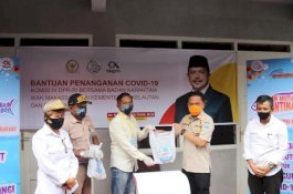 Azikin Solthan Bantu 350 Paket Ikan untuk Warga Terdampak Covid-19 di Bantaeng