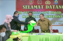 Gugus Tugas Apresiasi UKM Reni Creative Produksi Baju Hazmat di Jeneponto