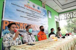 Serahkan BLT, Bupati Bantaeng: Bantuan Penting, Namun Lebih Penting Kesehatan Masyarakat