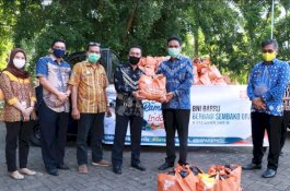 BNI Sumbang 100 Paket Sembako, Guru di Barru Sumbang 4,5 Ton Beras