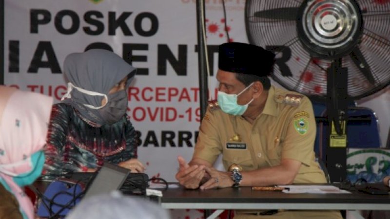 Anggota DPR RI, drg Hj Hasnah Syam MARS bersama Bupati Barru, Suardi Saleh.
