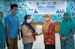 TP PKK dan Dharma Wanita Takalar Berbagi Sedekah di Bulan Ramadan