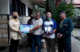 Rezki Mulfiati Bagikan 3000 Paket Sembako di Empat Kecamatan