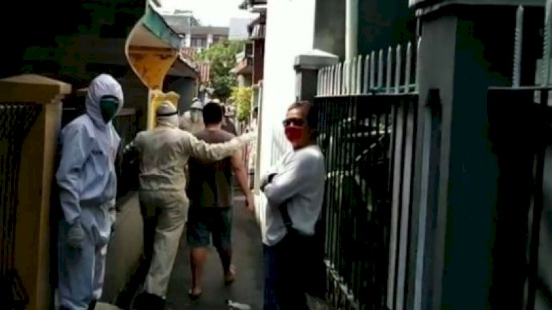 Suasana penjemputan AR, pasien positif Covid-19.