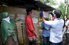 Pastikan Tepat Sasaran, Andi Seto Tinjau Langsung Penerima BLT di Massaile Tellulimpoe