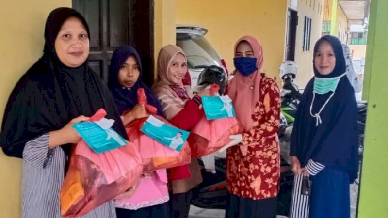 Dari Liestiaty Nurdin, DWP Unit MTsN Bantaeng Salurkan Sembako
