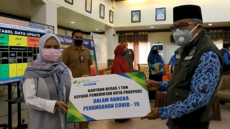 Badan Penyelenggara Jaminan Sosial (BPJS) Ketenagakerjaan Kota Parepare, menyerahkan bantuan kepada Tim Gugus Tugas Percepatan Penanganan Covid-19.