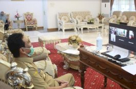 Semangati Warganya, Bupati Barru Bincang-Bincang dengan Pasien Corona Lewat Video Conference