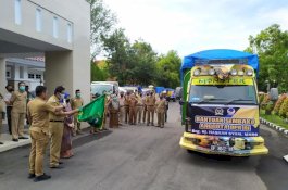 Bupati Barru Lepas Bantuan Sembako dari Hasnah Syam untuk Honorer dan Tenaga Kontrak