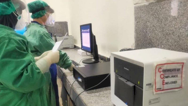 Rumah Sakit Umum Daerah (RSUD) Andi Makassau, Kota Parepare menjadi salah satu tempat pemeriksaan virus corona dengan menggunakan mesin tes cepat molekuler (TCM) di Sulsel. 