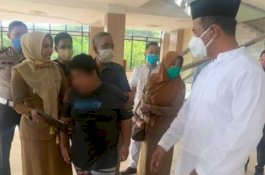 Kenang Masa Kecil, Andi Amran Sulaiman Puji Perjuangan Bocah Penjual Jalangkote Korban Perundungan