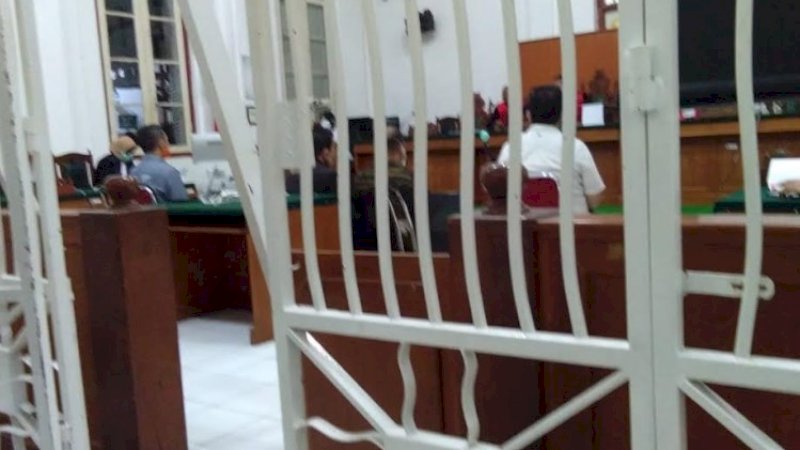 Kasus fee 30 persen masih terus bergulir di Pengadilan Tindak Pidana Korupsi Makassar. Kasus ini telah menyeret dua orang yakni Erwin Syafruddin Haiya yang telah divonis dan Hamri Haiya yang masih berstatus terdakwa.