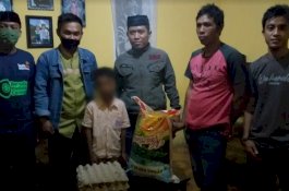 Malam-Malam, Bocah Penjual Tude di Bantaeng Dapat Kiriman Bahan Pokok dari Wagub Sulsel