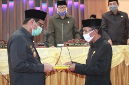 DPRD Barru Serahkan 40 Poin Rekomendasi dan Catatan Strategis kepada Bupati