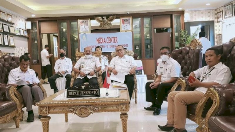 Bertempat di ruang rapat bupati Jeneponto, berlangsung exit video meeting, Rabu (20/5/2020).