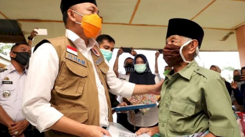 Bantuan Langsung Tunai Dana Desa (BLT-DD) kembali disalurkan di Bantaeng. Kali ini di Desa Kampala, Kecamatan Eremerasa.&nbsp;