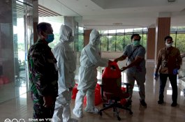 AAS Beri Santunan untuk Penggali Kubur Korban Covid 19