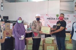 Bantu Penanganan Covid-19 di Barru, Satgas Ika Gappembar Salurkan APD Medis dan Masker