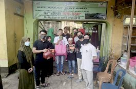 Eucrasia  FK UMI Agkatan 2018 Bagi-bagi Sembako untuk Warga yang Terdampak Wabah Covid 19