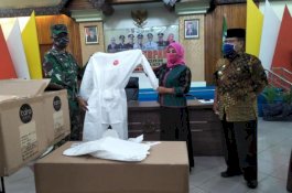 Dandim 1405 Serahkan 300 Baju Hazmat, Taufan: Bentuk Kepedulian Bersama