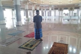 Gelar Salat Idulfitri, Masjid Raya Soppeng Terapkan Physical Distancing 