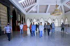 Pastikan  Protokol Kesehatan Dijalankan Saat Idul Fitri, PJ Wali Kota Makassar Keliling Masjid
