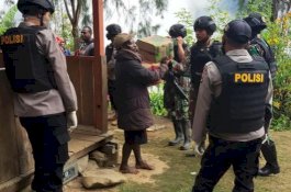 Imbau Warga Tak Berkerumun di Pasar, Dua Anggota Tim Gugas Tugas Dikejar dan Ditembak KKB
