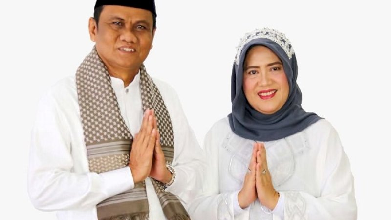 Bupati Barru, Suardi Saleh bersama istri drg Hasnah Syam.