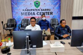 Manfaatkan Basic, Bupati Barru dan Wabup Bergantian Ikuti Rakor Terkait Kebijakan Nasional