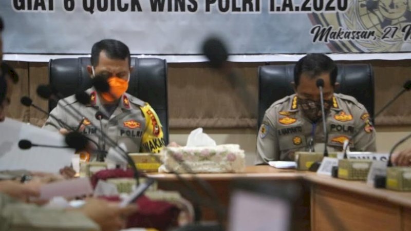 Wakapolda Sulsel, Brigjen Pol Halim Pagarra memimpin rapat terkait pembagian sembako kepada masyarakat wilayah Sulsel yang terdampak virus corona.
