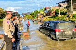Jalan Nasional Rusak Tergenang Banjir, Pemkab Wajo Minta BBPJN XIII Makassar Segera Turun Tangan