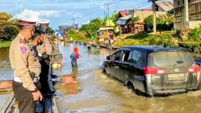 Jalan Nasional Rusak Tergenang Banjir, Pemkab Wajo Minta BBPJN XIII Makassar Segera Turun Tangan