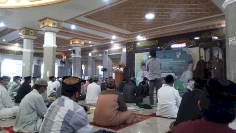  Pemerintah Kabupaten Soppeng akan mengizinkan masjid melaksanakan salat Jumat secara berjemaah.