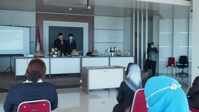 Sembilan pejabat fungsional lingkup Pemerintah Provinsi Sulawesi Selatan dilantik dan mengambil sumpah/janji jabatan, Kamis (28/5/2020).