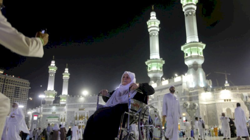 Masjidilharam akan dibuka belakangan.