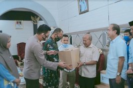 Ke Jeneponto, Anggota DPR RI Ashabul Kahfi Serahkan Bantuan APD Covid-19