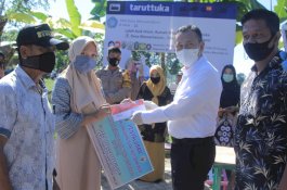 Bupati Takalar Pantau Langsung Distribusi Bantuan Covid-19