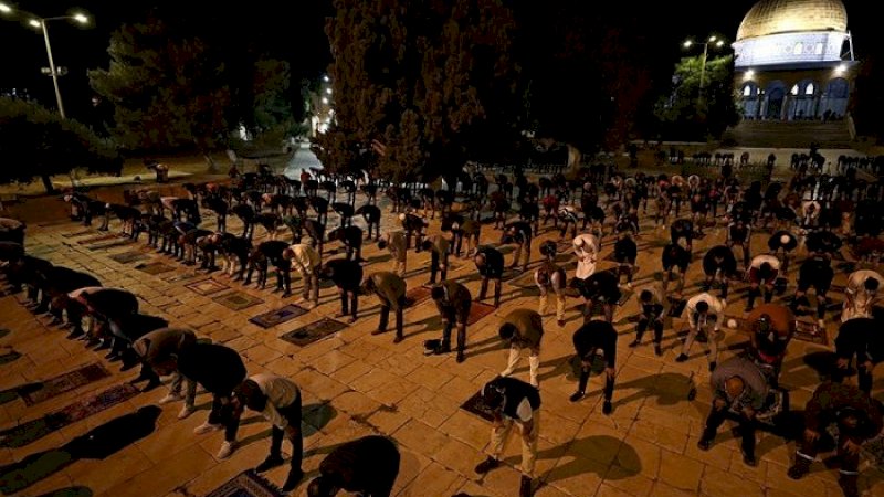 Kompleks Masjidilaqsa dibuka kembali Minggu dini hari (31/5/2020). Salah satu dari tiga masjid suci umat Islam ini sempat ditutup lebih dari dua bulan akibat virus corona.