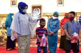 Kerja Sama IOM, Lies F Nurdin Salurkan Bantuan 7.000 Masker untuk Anak-Anak