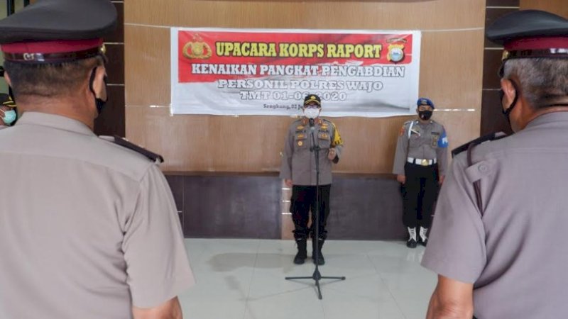 Dua perwira Polres Wajo &nbsp;menerima kenaikan pangkat, Selasa (2/6/2020).