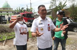 FKJ Brothers Semprot Disinfektan di Pemukiman Warga