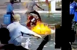 Pengendara Motor Terbakar Sesaat Setelah Disemprotkan Cairan Disinfektan